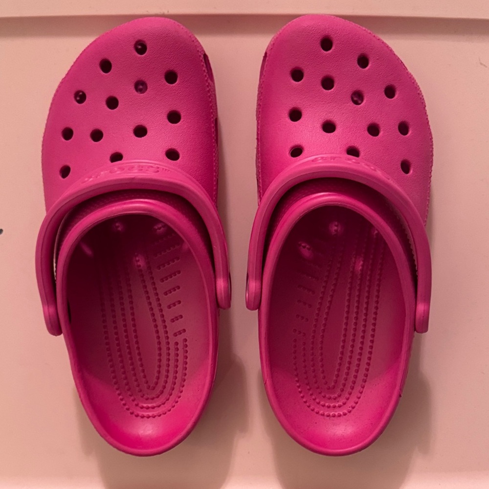 CROCS Vibrant Pink Clogs